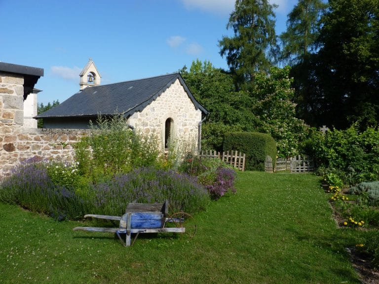 Le massif derrière la chapelle